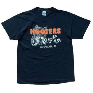Hooters T-Shirt Men's Size L Sarasota Siesta Keys Florida Black